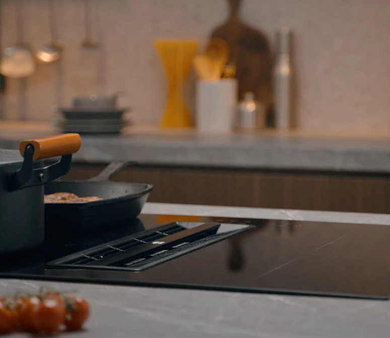 L'appareil de cuisine ultime - Table de cuisson avec hotte intégrée