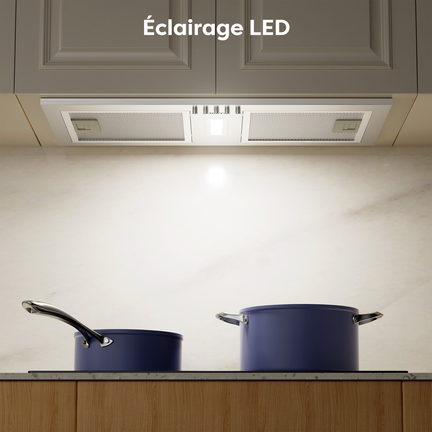 hotte encastrable inox Ciarra 52 cm dans une cuisine ouverte moderne
