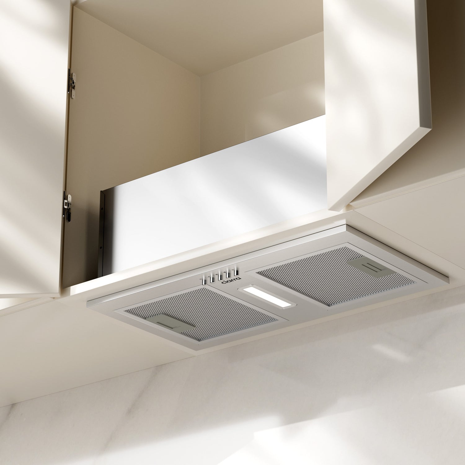 hotte encastrable inox Ciarra 52 cm dans une cuisine ouverte moderne